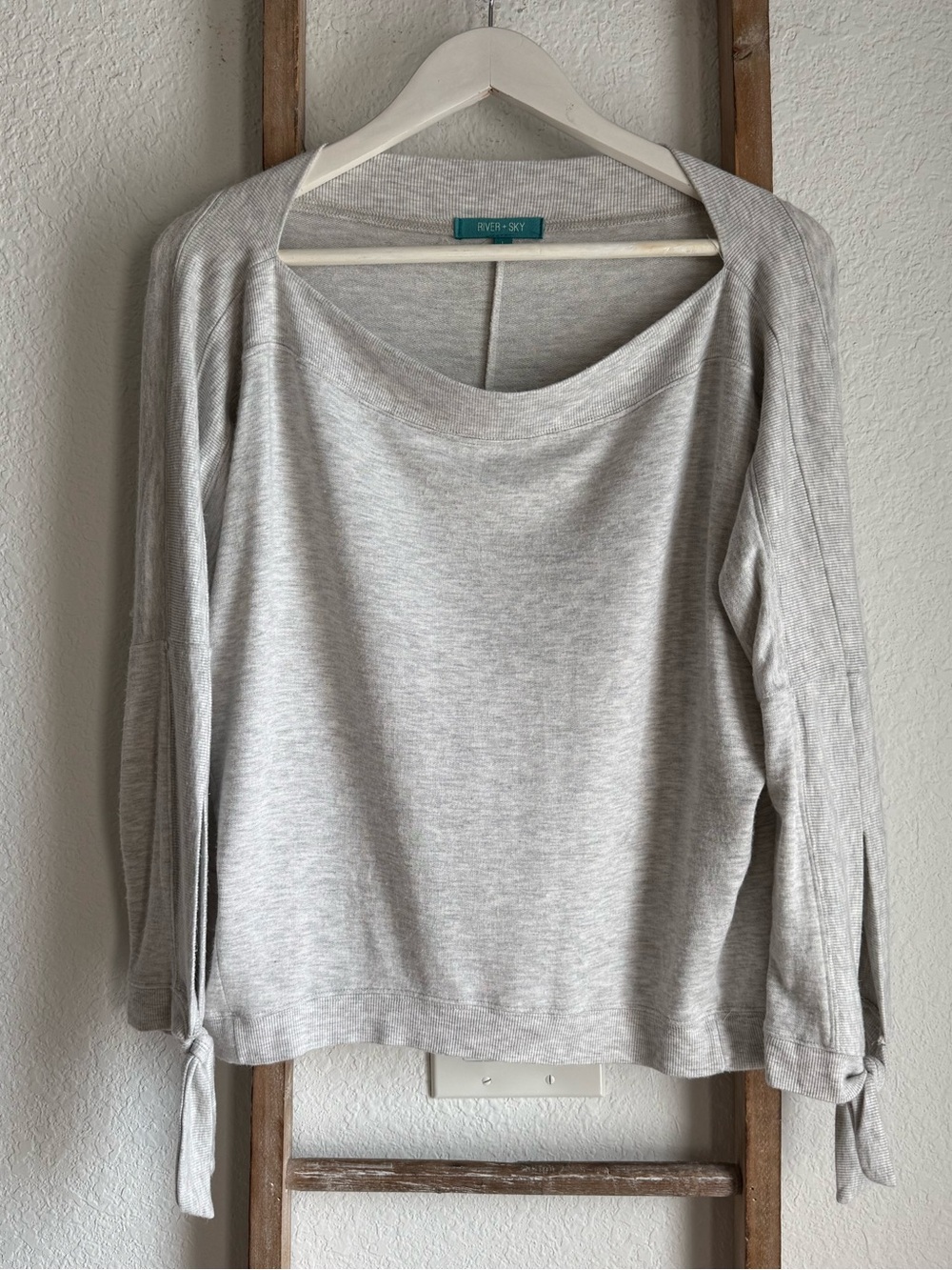 River + Sky Sweetwater Tie Sleeve High Low Sweatshirt sz: Large